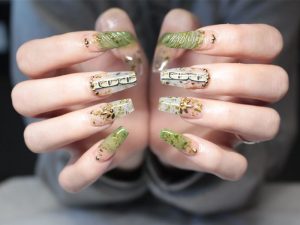 feature-nails